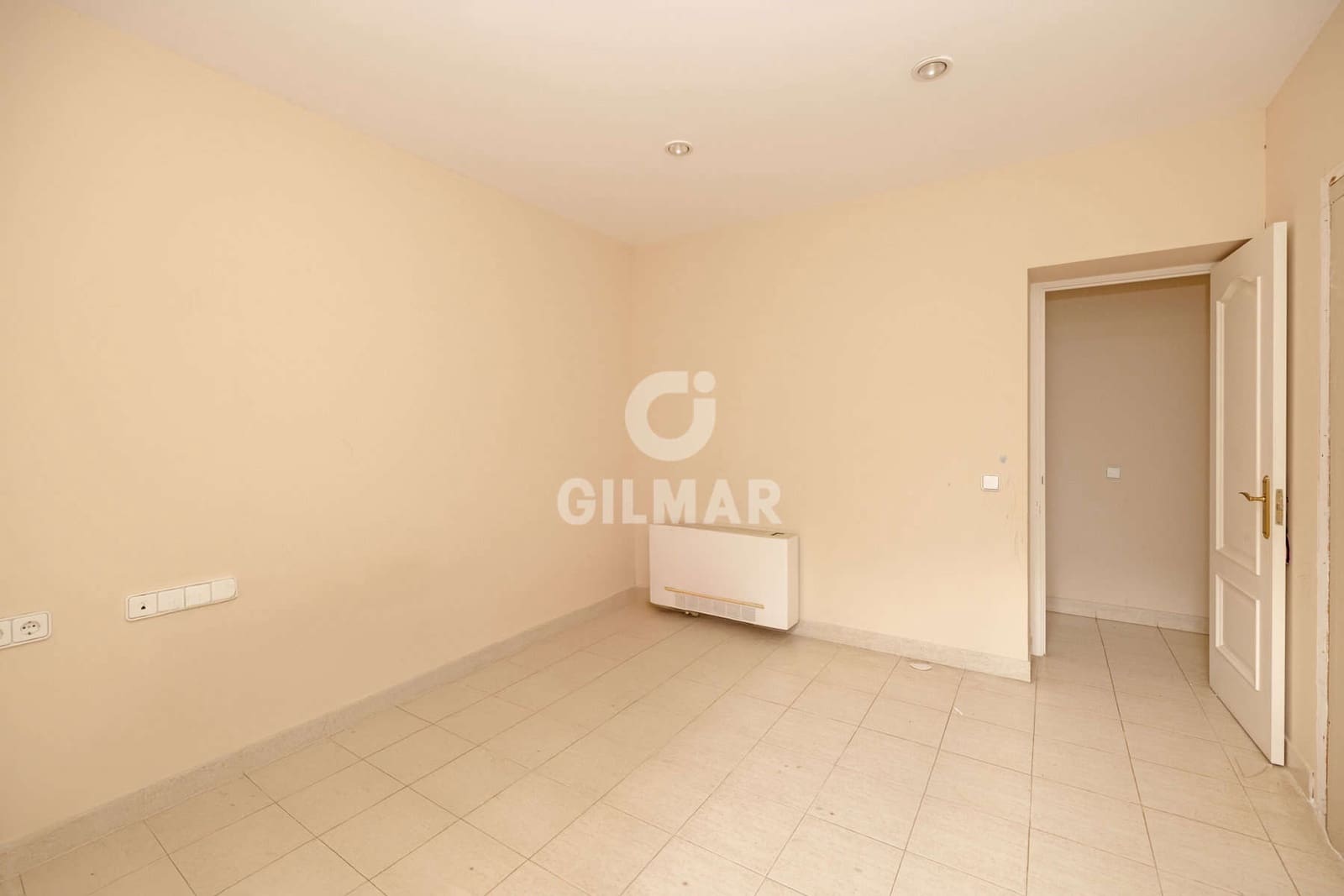 Kontor till salu i Estepona med garage - 1 500 000 € (Ref: 9550124)