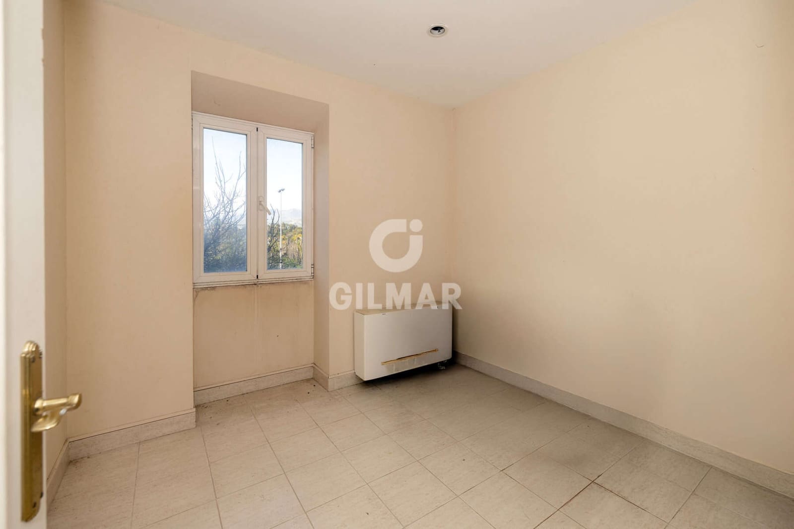 Kontor till salu i Estepona med garage - 1 500 000 € (Ref: 9550124)