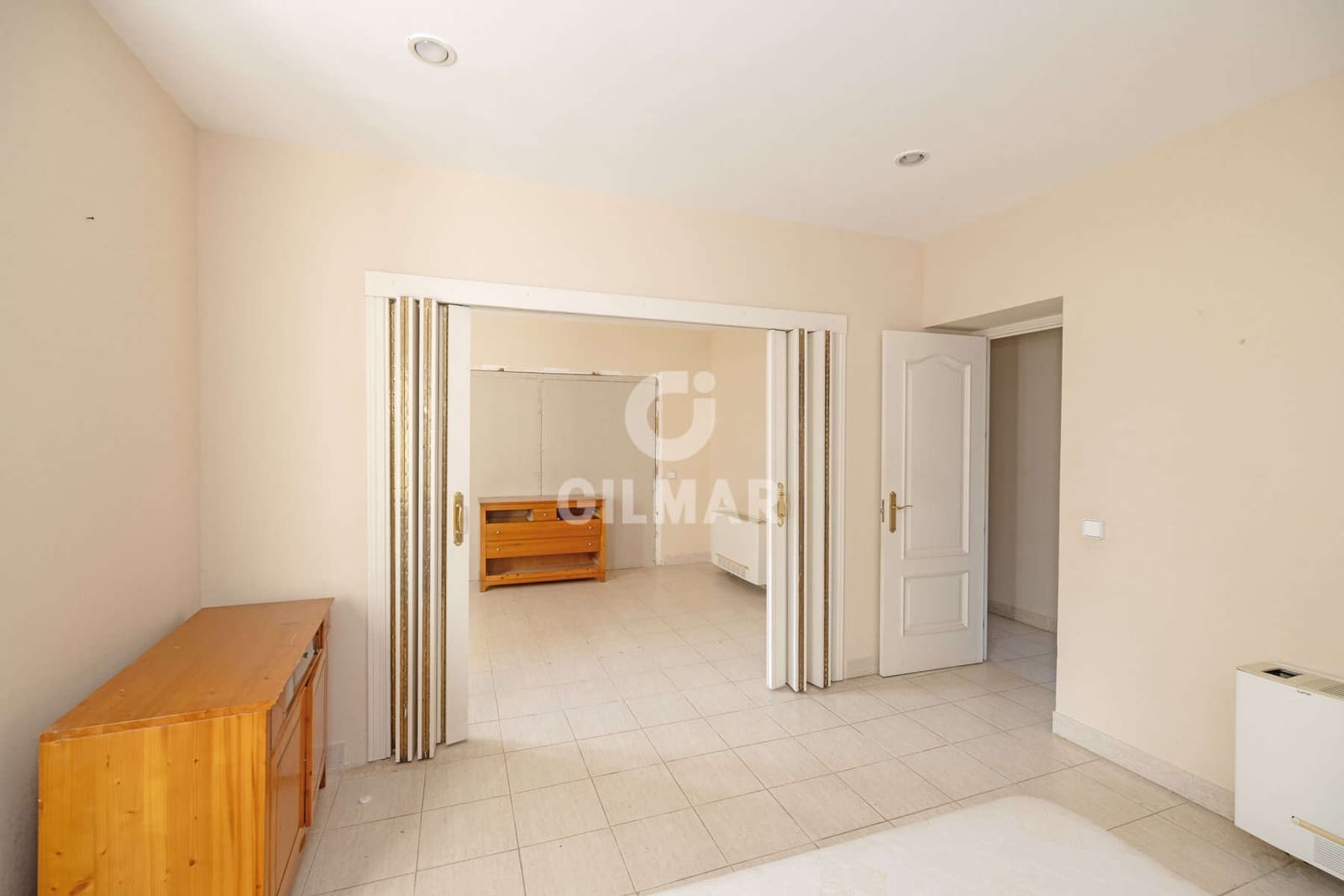 Kontor till salu i Estepona med garage - 1 500 000 € (Ref: 9550124)