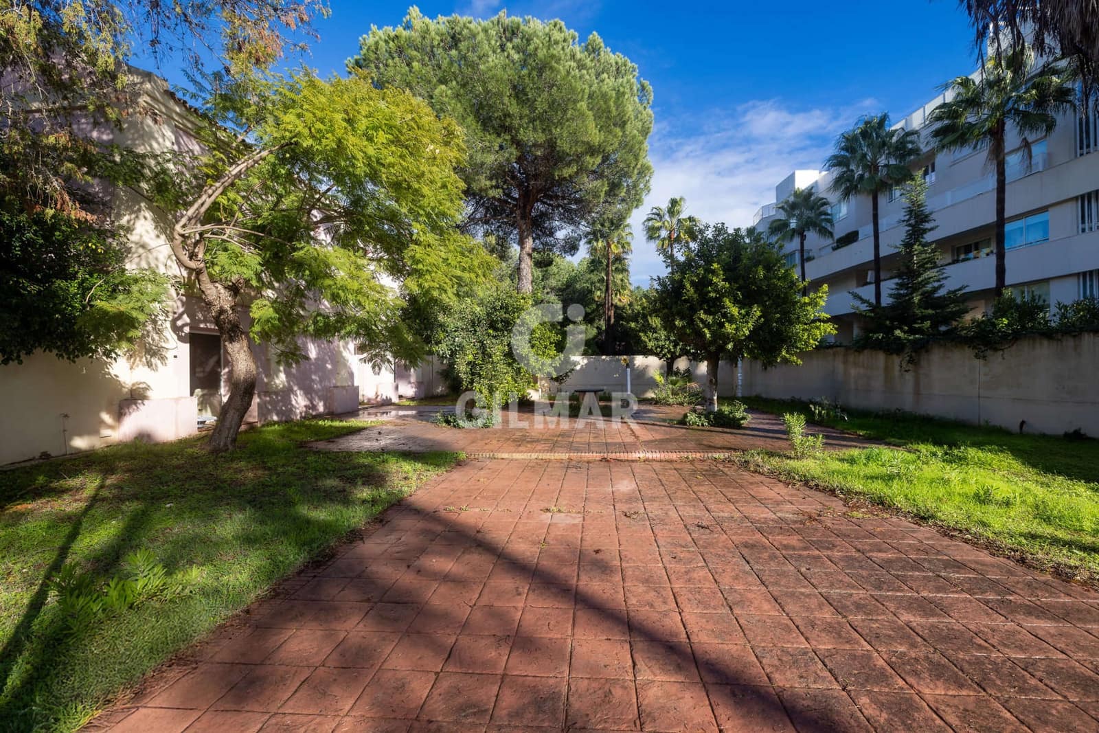 Kontor till salu i Estepona med garage - 1 500 000 € (Ref: 9550124)