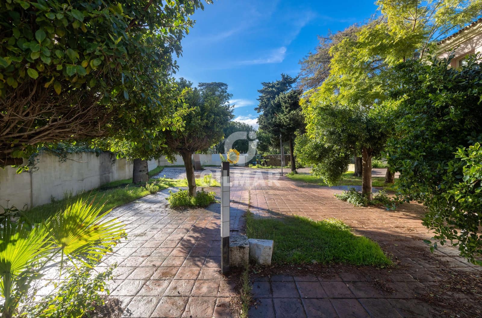 Kontor till salu i Estepona med garage - 1 500 000 € (Ref: 9550124)