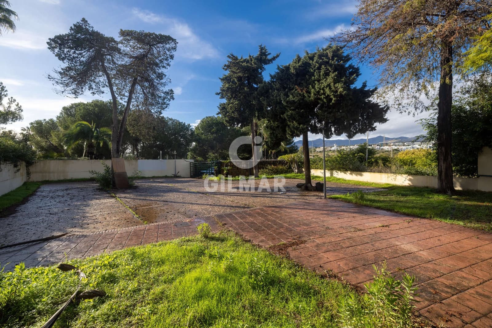 Kontor till salu i Estepona med garage - 1 500 000 € (Ref: 9550124)