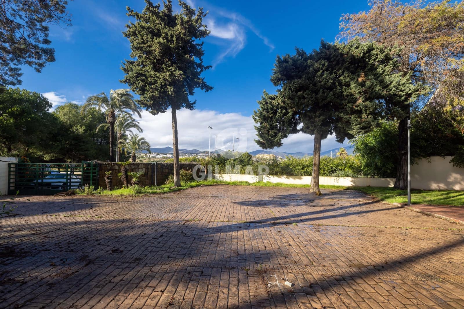 Kontor till salu i Estepona med garage - 1 500 000 € (Ref: 9550124)