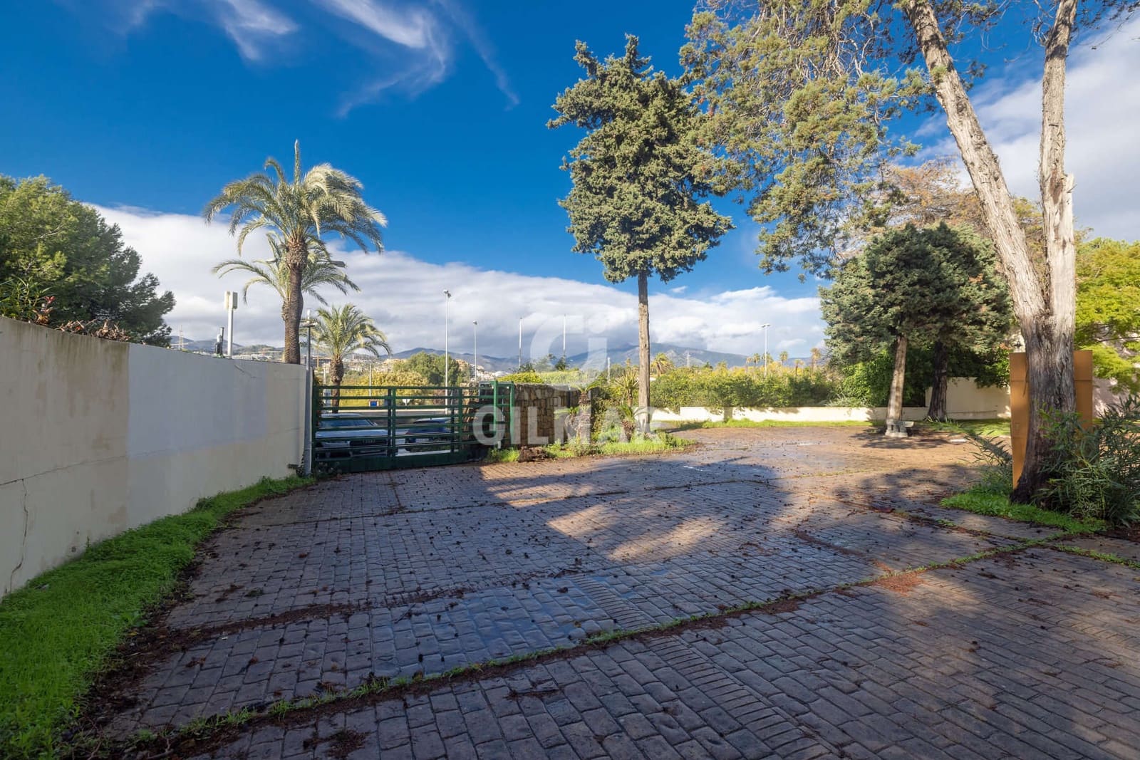 Kontor till salu i Estepona med garage - 1 500 000 € (Ref: 9550124)