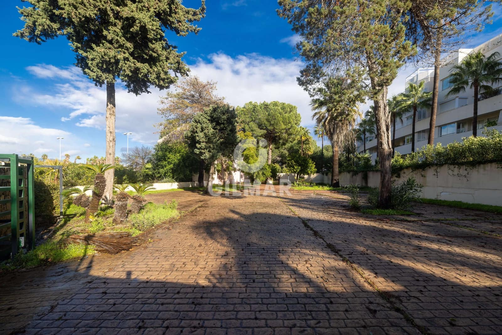 Kontor till salu i Estepona med garage - 1 500 000 € (Ref: 9550124)