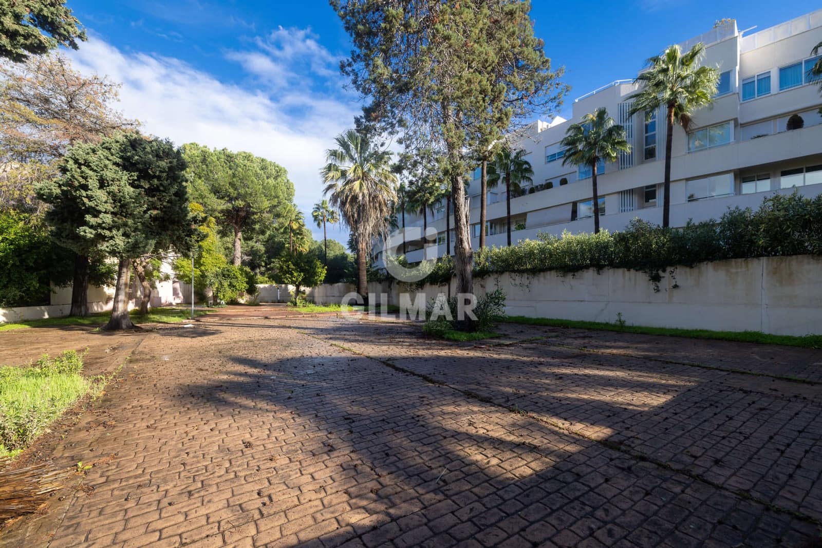 Kontor till salu i Estepona med garage - 1 500 000 € (Ref: 9550124)