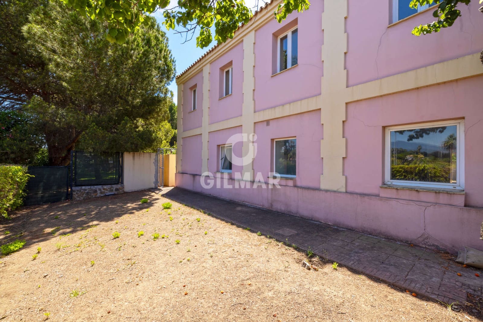 Büro zu verkaufen in Estepona mit Garage - 1.500.000 € (Ref: 9550124)