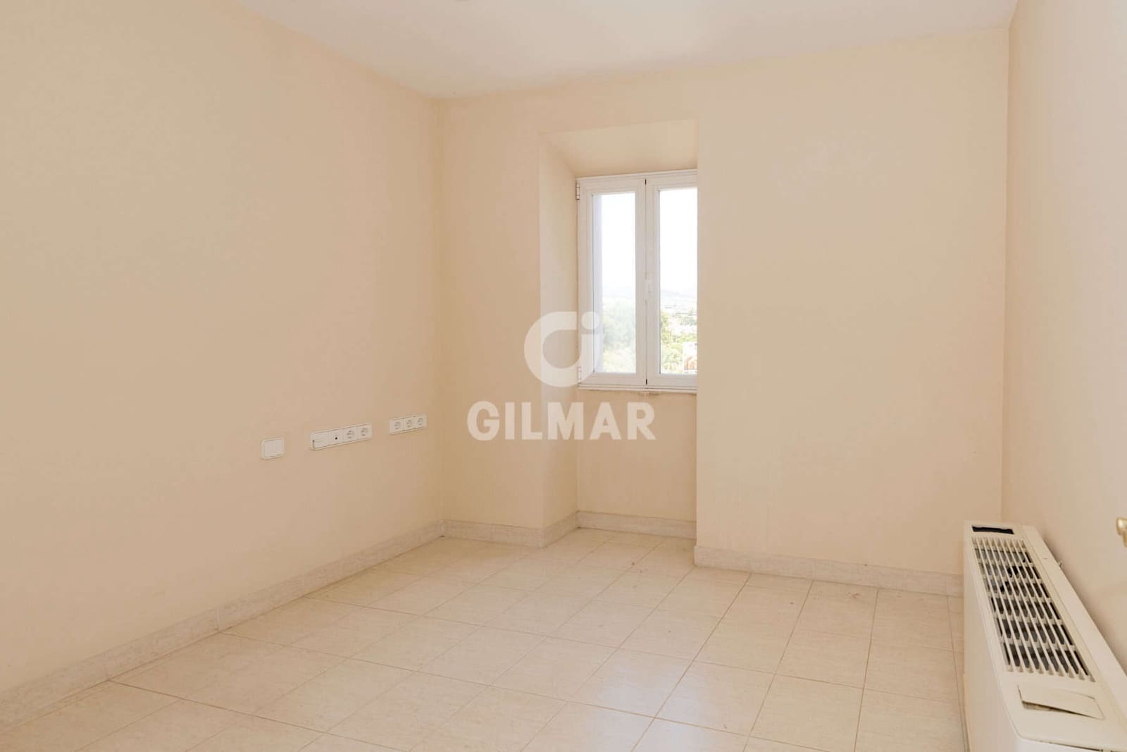Büro zu verkaufen in Estepona mit Garage - 1.500.000 € (Ref: 9550124)