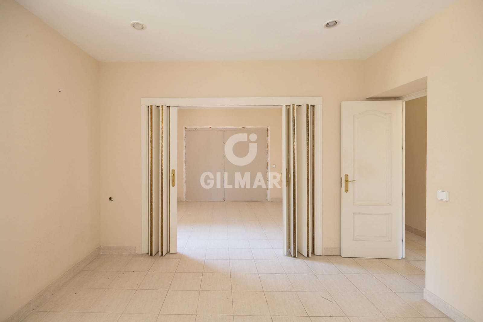Büro zu verkaufen in Estepona mit Garage - 1.500.000 € (Ref: 9550124)