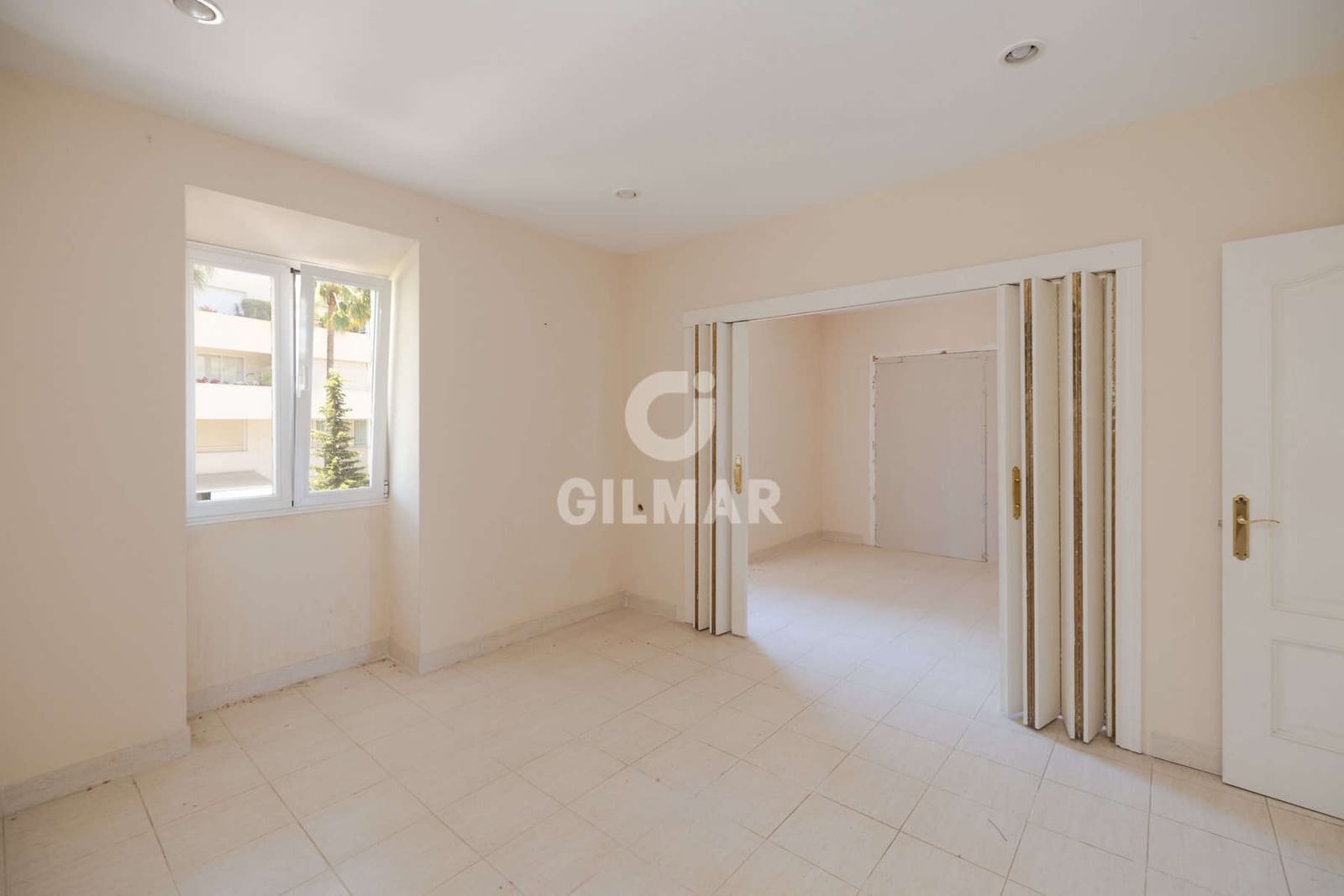Büro zu verkaufen in Estepona mit Garage - 1.500.000 € (Ref: 9550124)