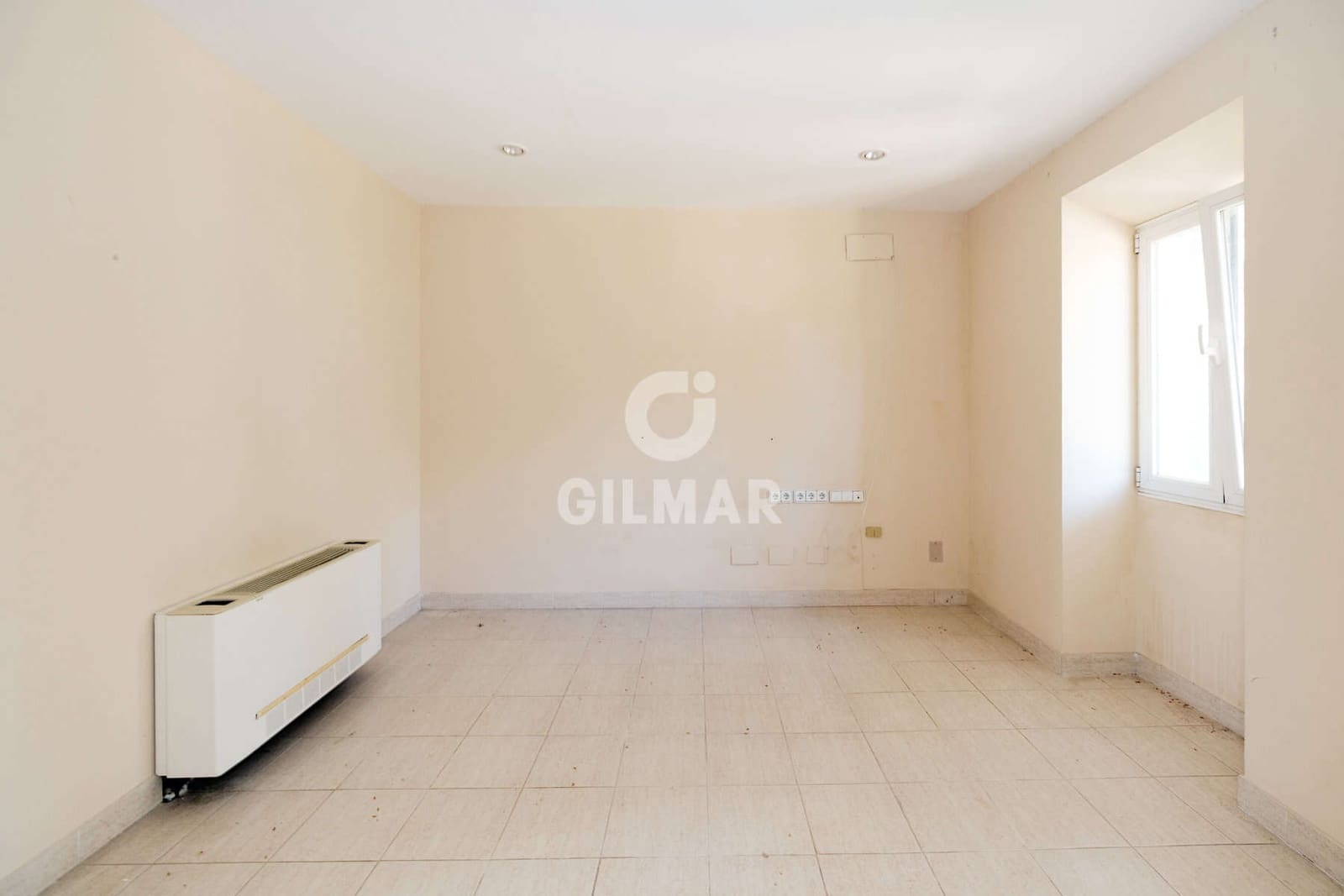 Büro zu verkaufen in Estepona mit Garage - 1.500.000 € (Ref: 9550124)