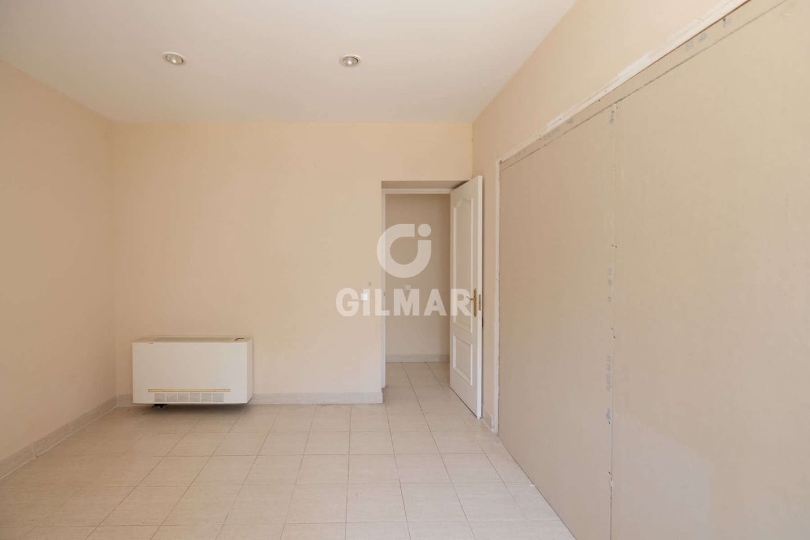 Büro zu verkaufen in Estepona mit Garage - 1.500.000 € (Ref: 9550124)