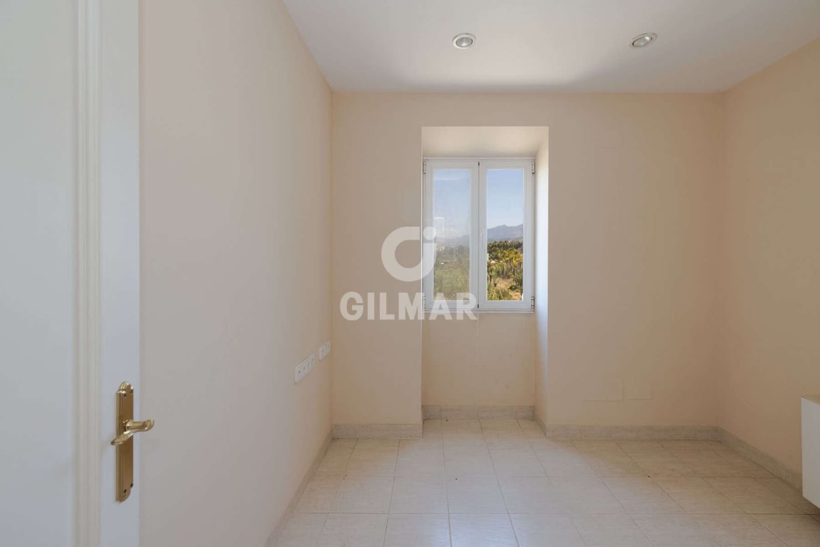 Büro zu verkaufen in Estepona mit Garage - 1.500.000 € (Ref: 9550124)
