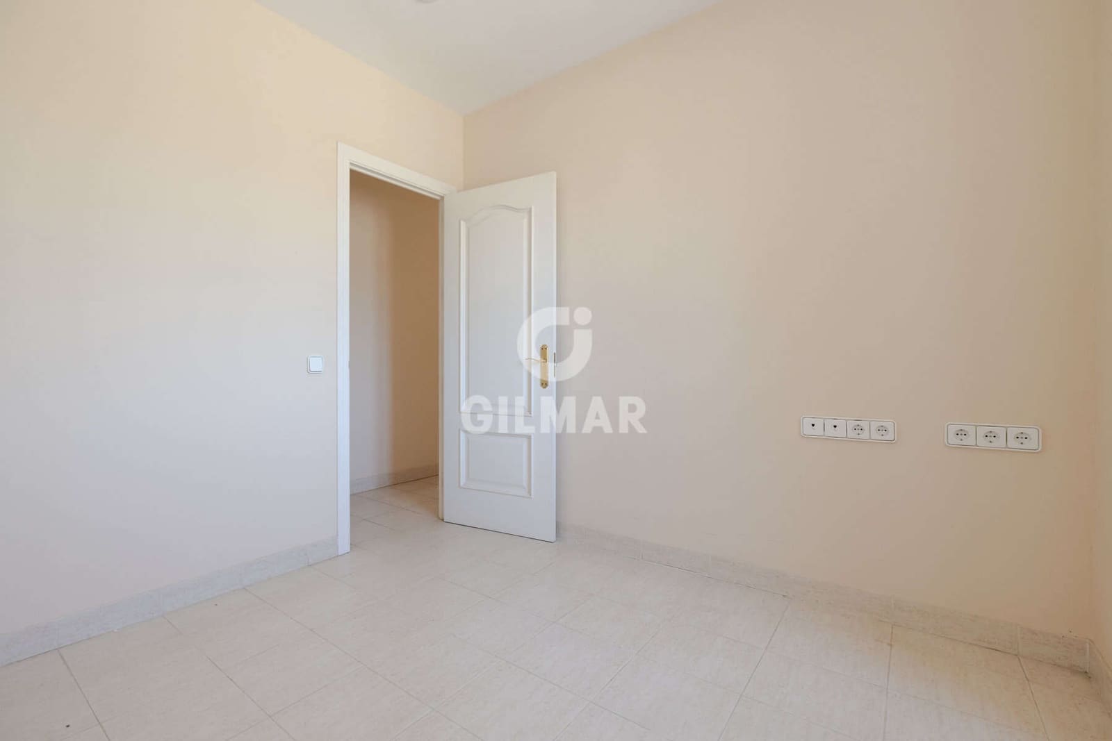 Büro zu verkaufen in Estepona mit Garage - 1.500.000 € (Ref: 9550124)