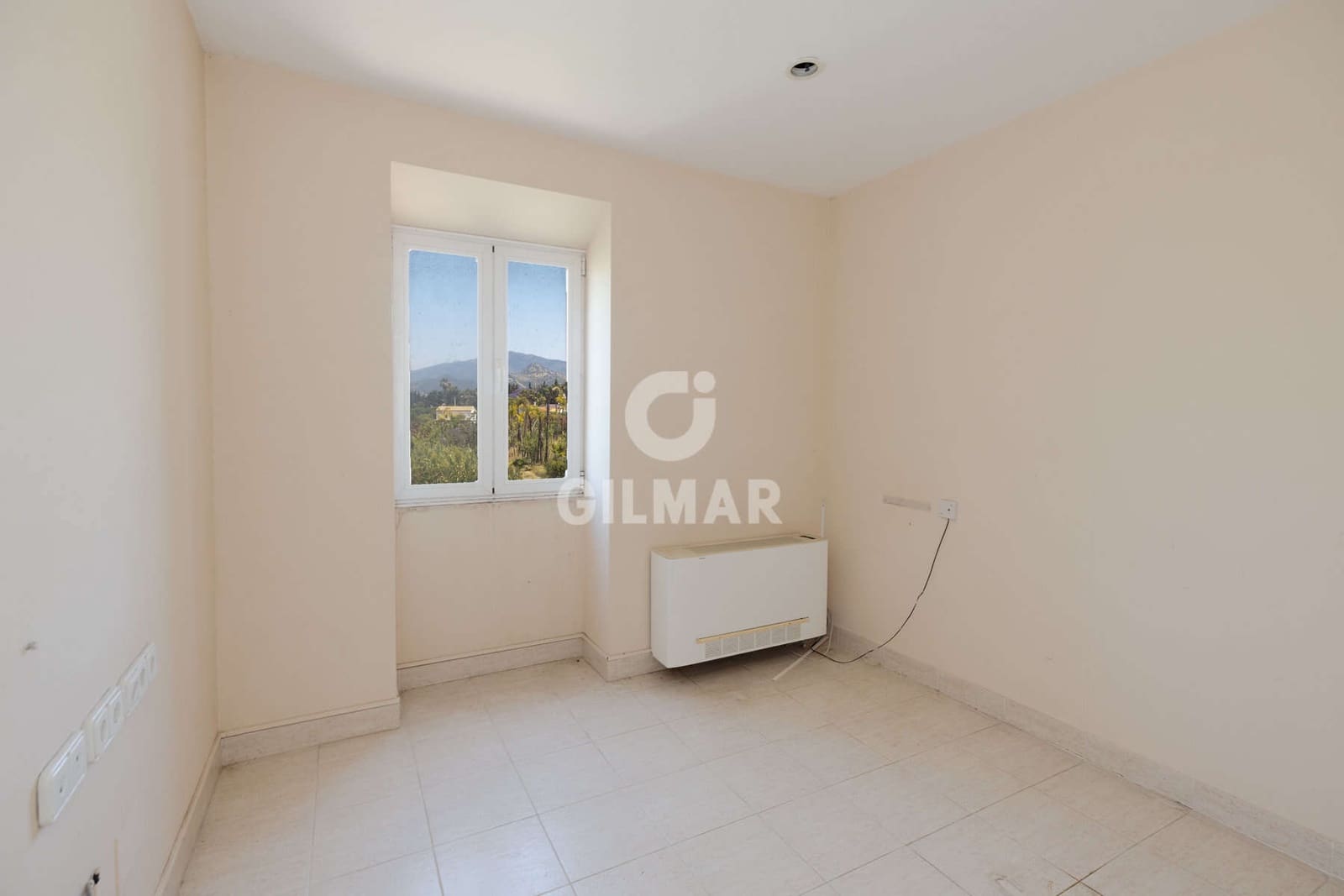 Büro zu verkaufen in Estepona mit Garage - 1.500.000 € (Ref: 9550124)