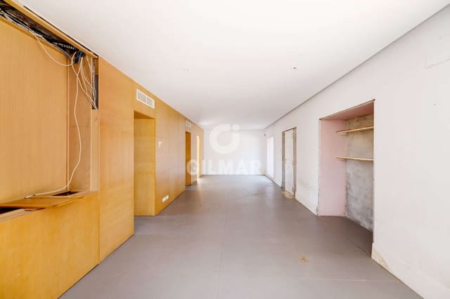Biuro na sprzedaż w El Velerín, Estepona z garażem - 1 500 000 € (Ref: 9550124)