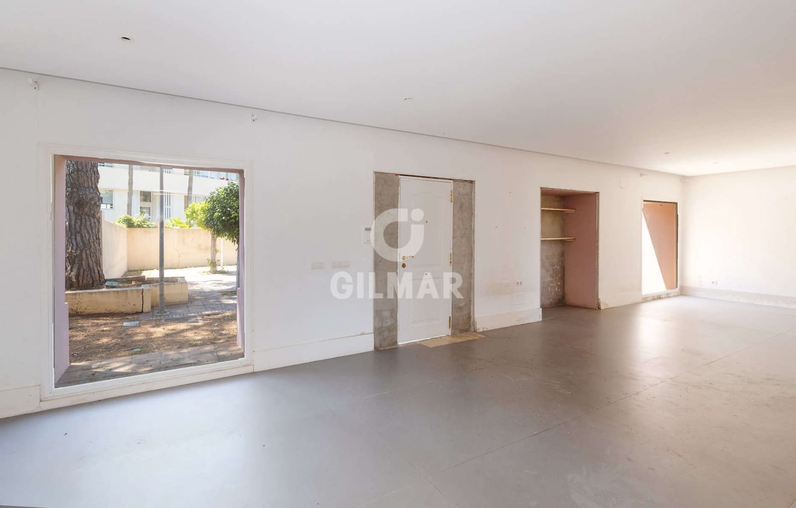 Büro zu verkaufen in Estepona mit Garage - 1.500.000 € (Ref: 9550124)