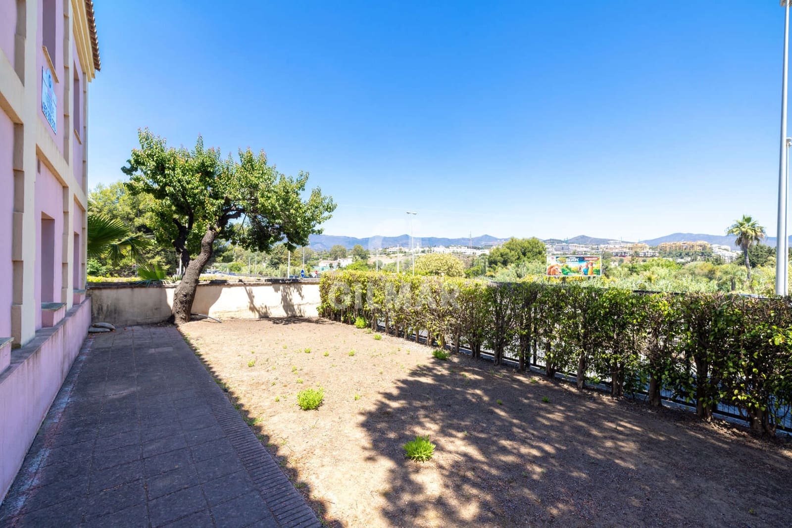 Büro zu verkaufen in Estepona mit Garage - 1.500.000 € (Ref: 9550124)