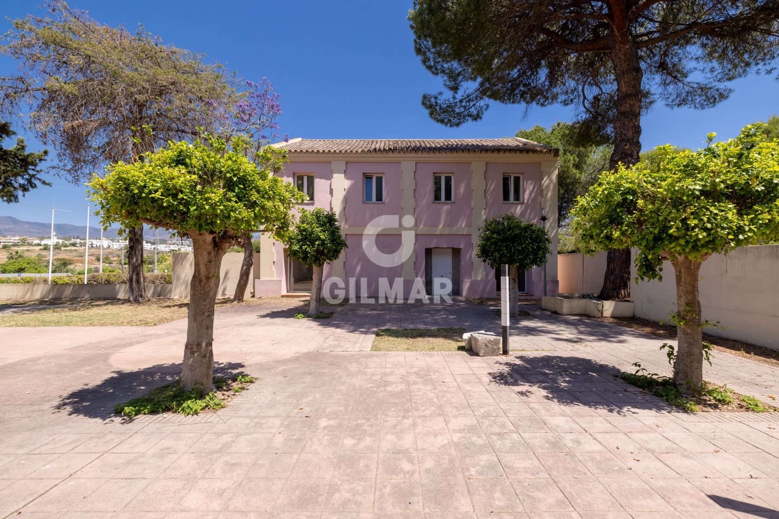 Büro zu verkaufen in Estepona mit Garage - 1.500.000 € (Ref: 9550124)