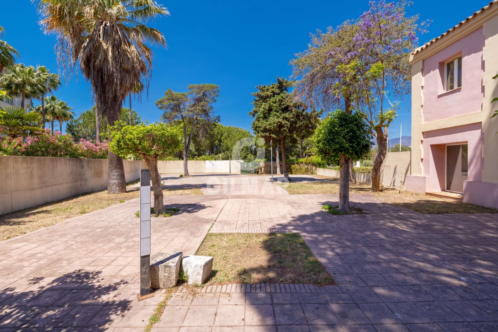 Büro zu verkaufen in Estepona mit Garage - 1.500.000 € (Ref: 9550124)