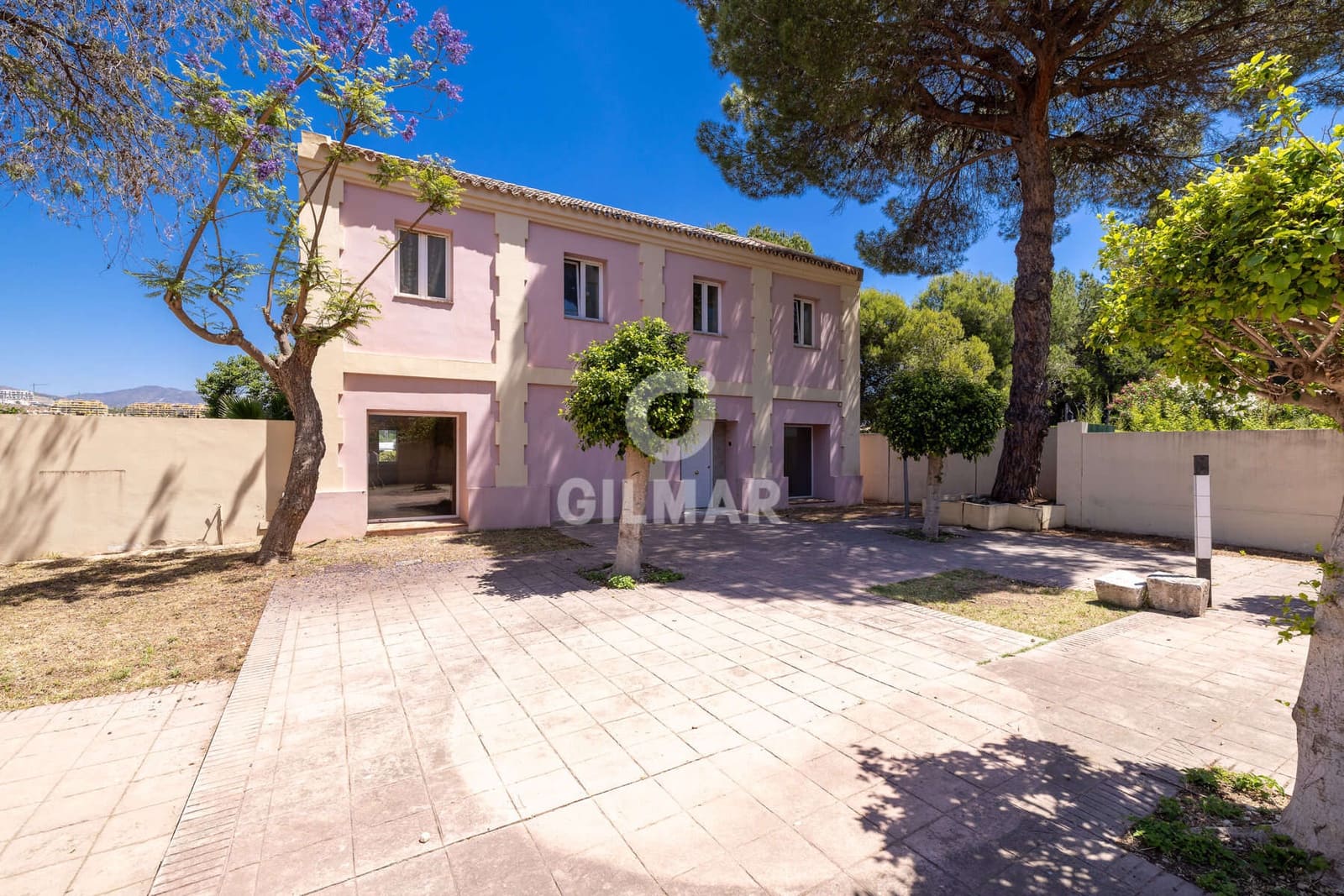 Büro zu verkaufen in Estepona mit Garage - 1.500.000 € (Ref: 9550124)