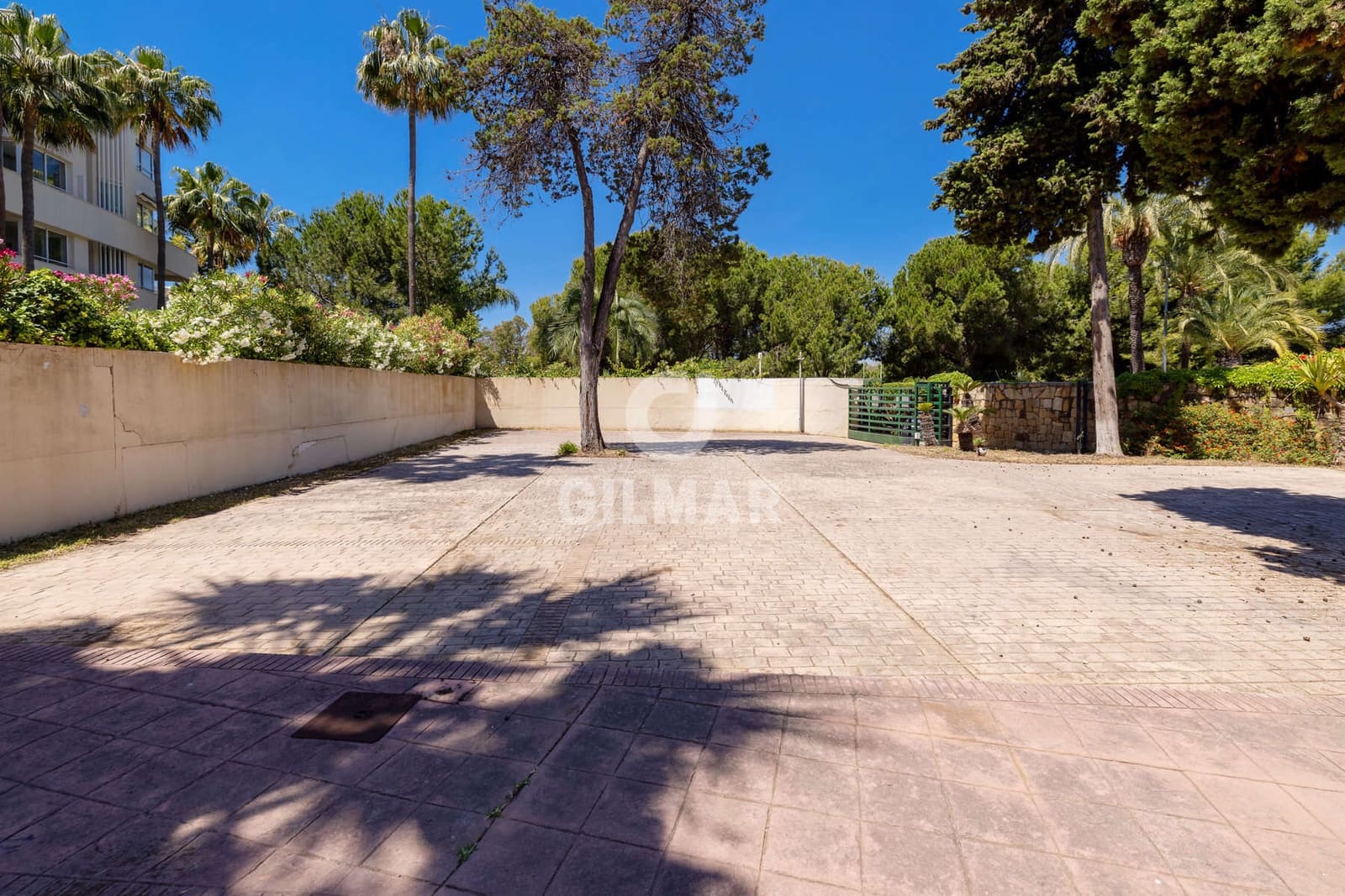 Büro zu verkaufen in Estepona mit Garage - 1.500.000 € (Ref: 9550124)
