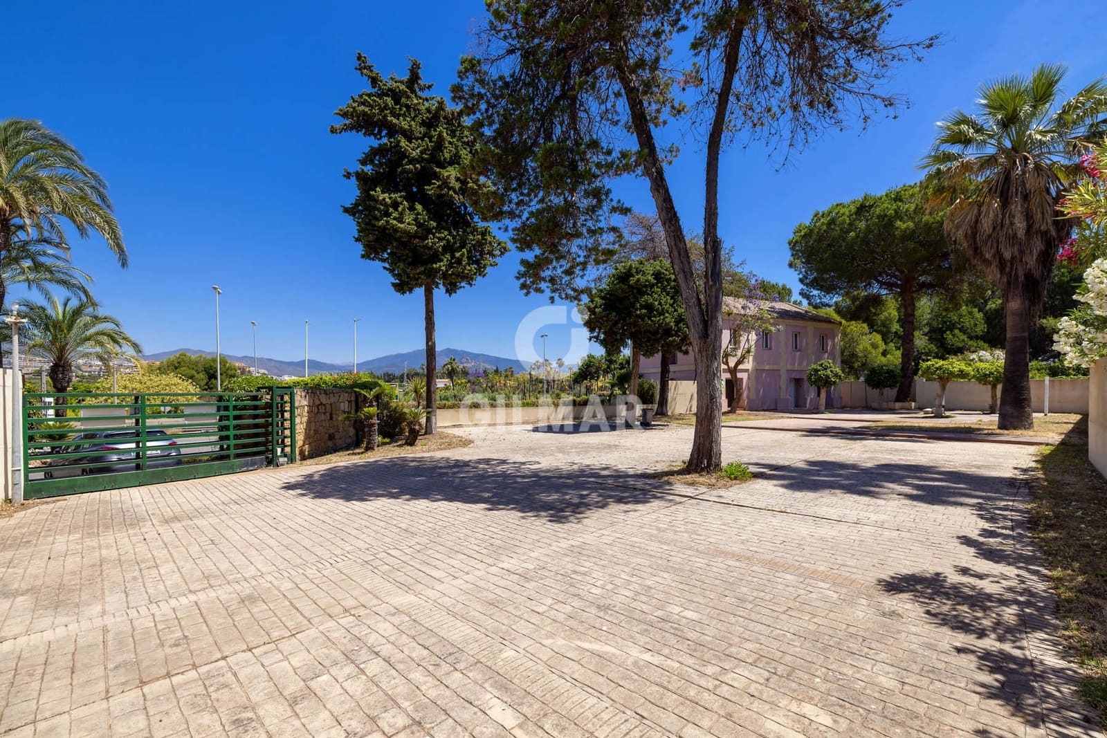 Büro zu verkaufen in Estepona mit Garage - 1.500.000 € (Ref: 9550124)
