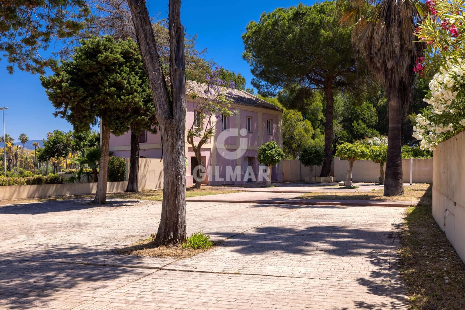 Büro zu verkaufen in Estepona mit Garage - 1.500.000 € (Ref: 9550124)