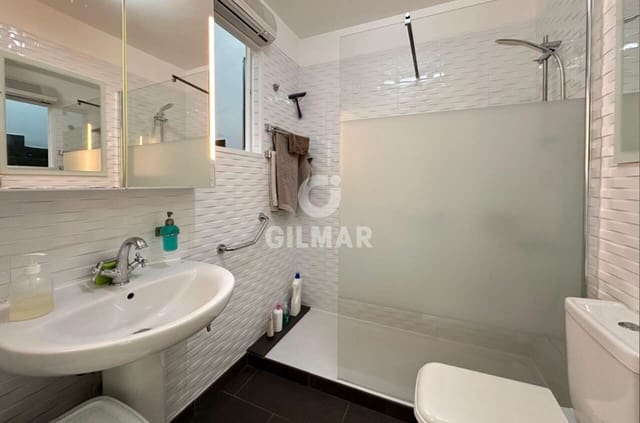 3 makuuhuone Rivitalo myytävänä paikassa San Miguel de Tajao, Arico mukana 
autotalli - 305 000 € (Ref: 9553049)