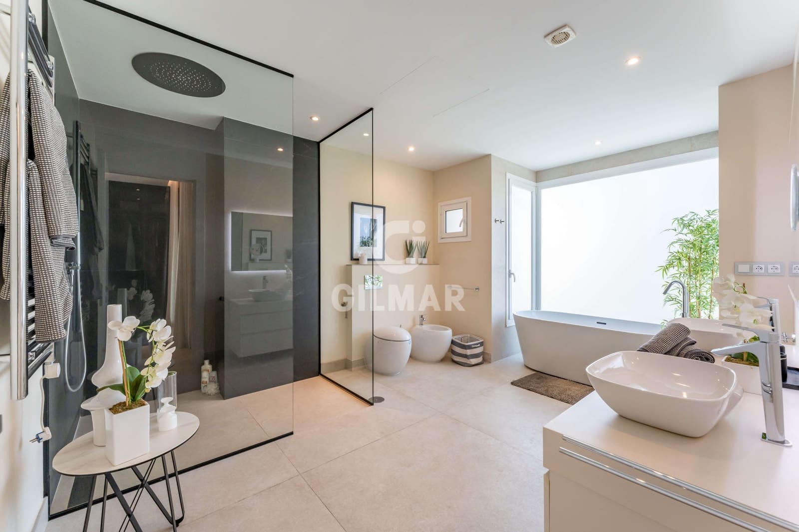 3 soveværelse Lejlighed til salg i New Golden Mile med swimmingpool - € 4.000.000 (Ref: 9554378)