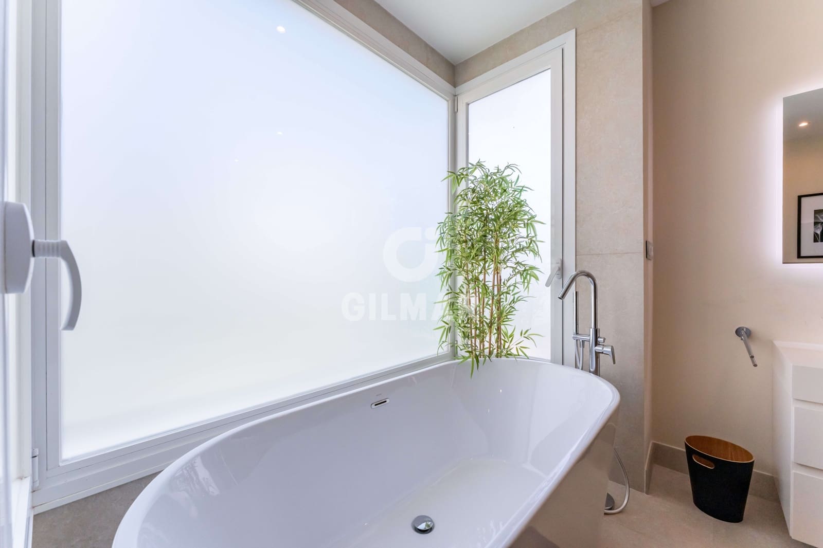 3 soveværelse Lejlighed til salg i New Golden Mile med swimmingpool - € 4.000.000 (Ref: 9554378)