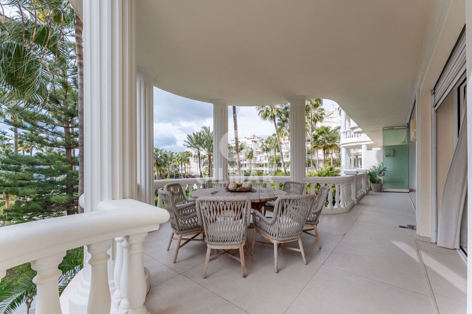 3 soveværelse Lejlighed til salg i New Golden Mile med swimmingpool - € 4.000.000 (Ref: 9554378)