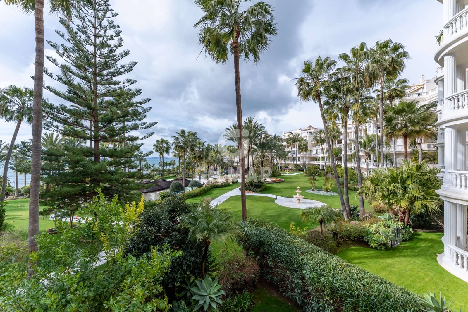 3 soveværelse Lejlighed til salg i New Golden Mile med swimmingpool - € 4.000.000 (Ref: 9554378)