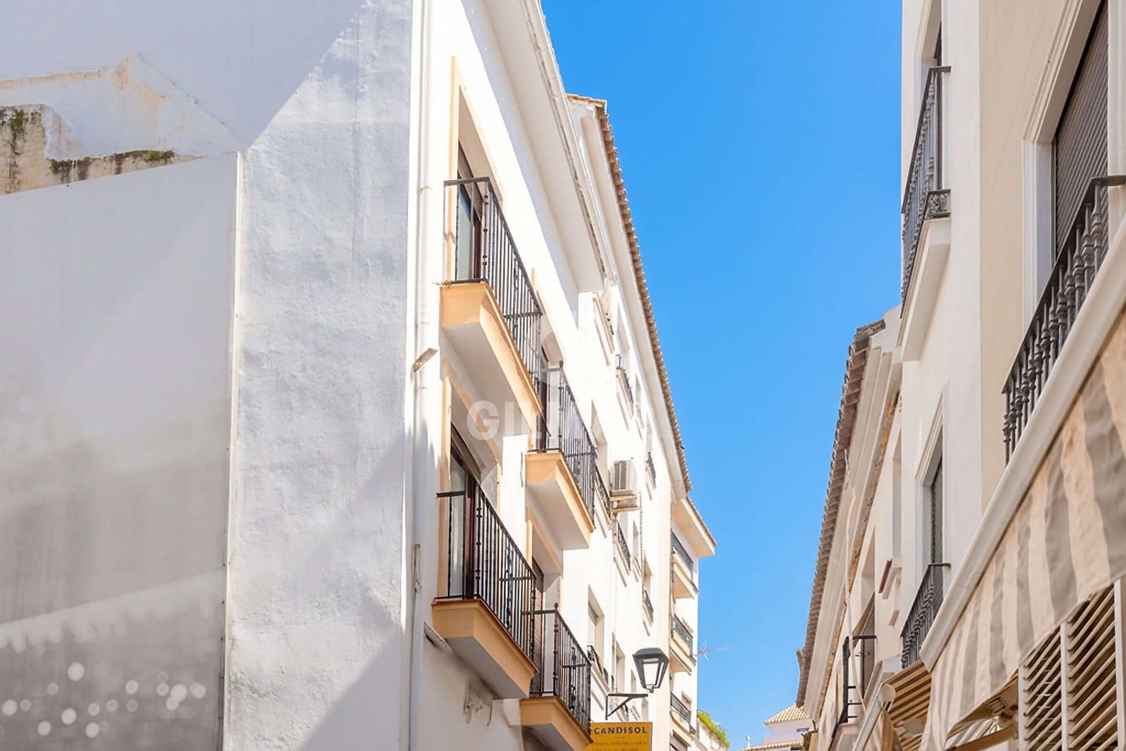 3 makuuhuone Kattohuoneisto myytävänä paikassa Estepona - 425 000 € (Ref: 9558993)