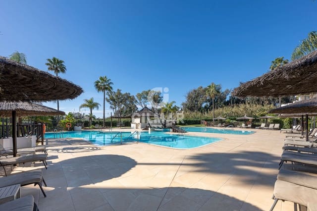 3 makuuhuone Asunto myytävänä paikassa El Velerín, Estepona mukana uima-altaan - 1 995 000 € (Ref: 9566780)