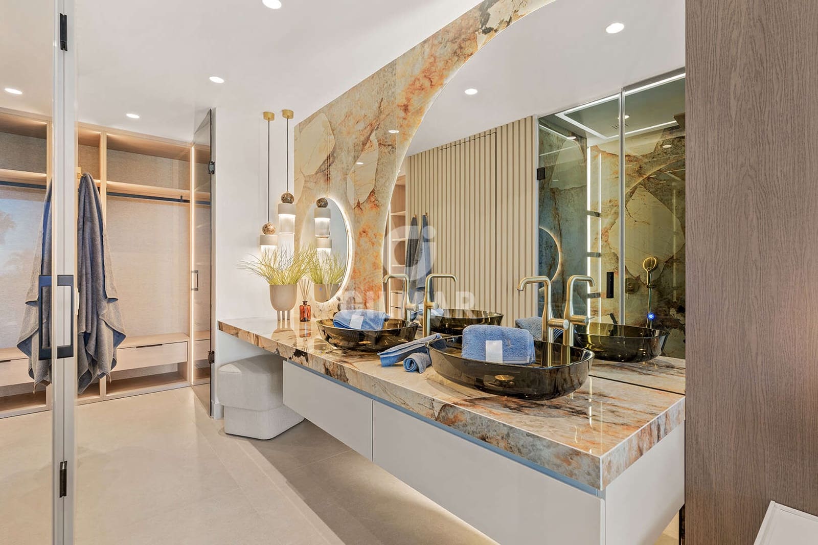 Piso de 3 habitaciones en El Velerín en venta con piscina - 1.995.000 € (Ref: 9566780)