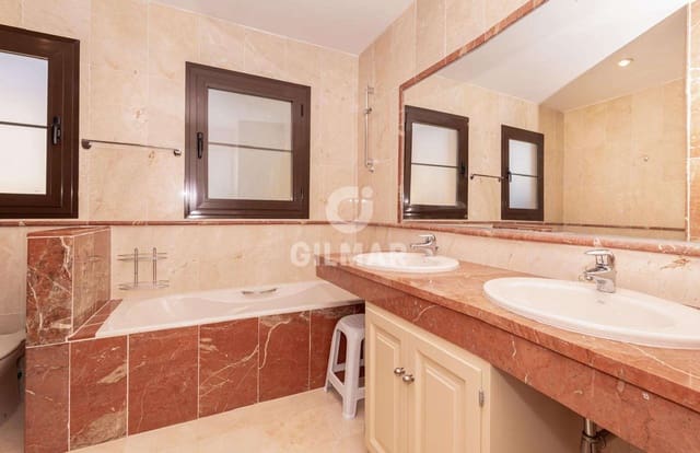 4 Zimmer Wohnung zu verkaufen in Atalaya-Isdabe, Estepona mit Garage - 850.000 € (Ref: 9569507)