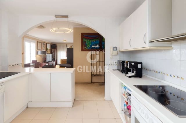 3 makuuhuone Asunto myytävänä paikassa Huerta Nueva, Estepona mukana uima-altaan 
autotalli - 420 000 € (Ref: 9571978)