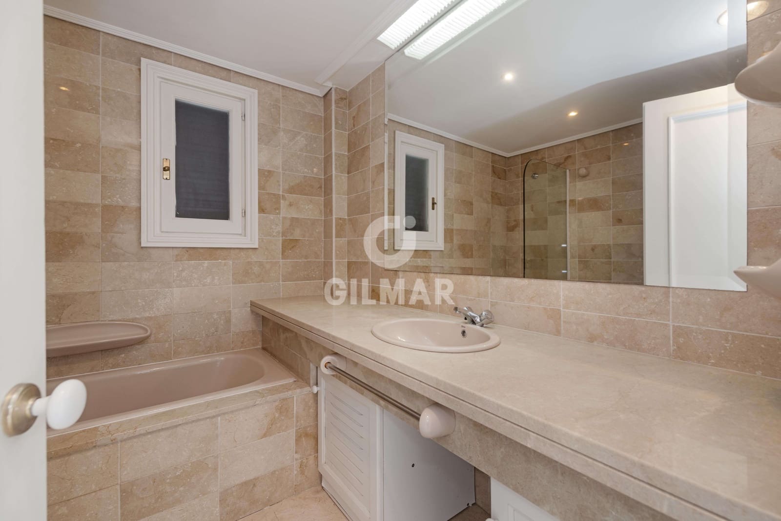 3 chambre Appartement à vendre à Elviria avec piscine garage - 900 000 € (Ref: 9575117)