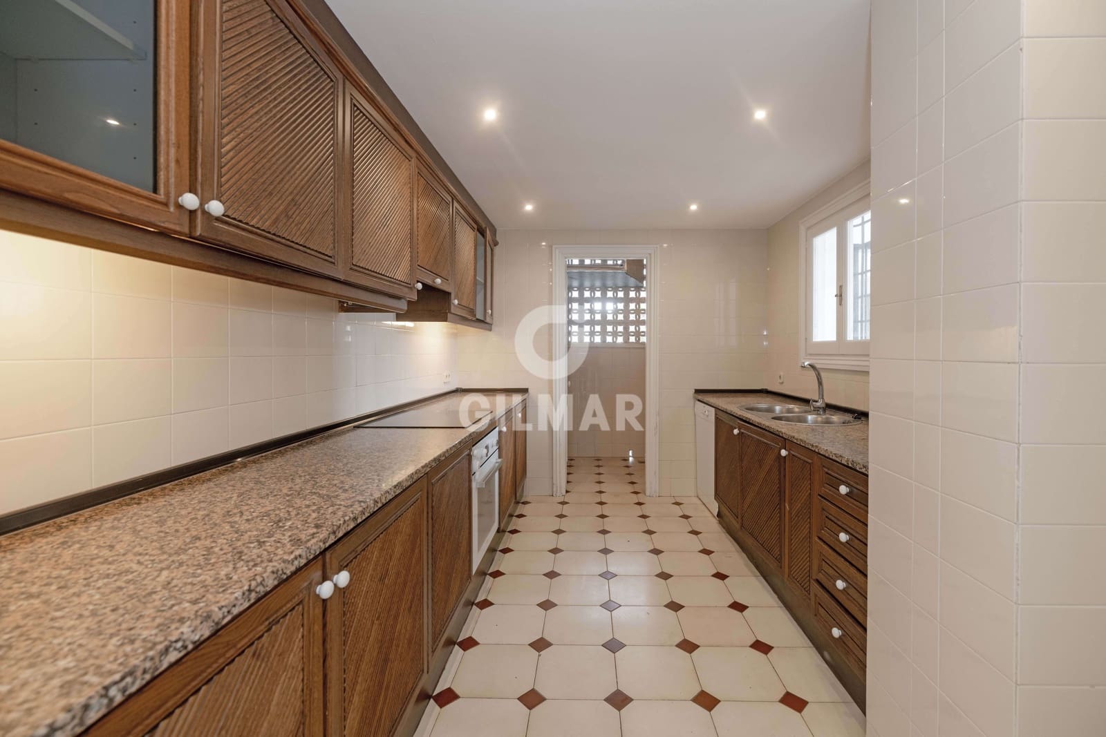 3 chambre Appartement à vendre à Elviria avec piscine garage - 900 000 € (Ref: 9575117)