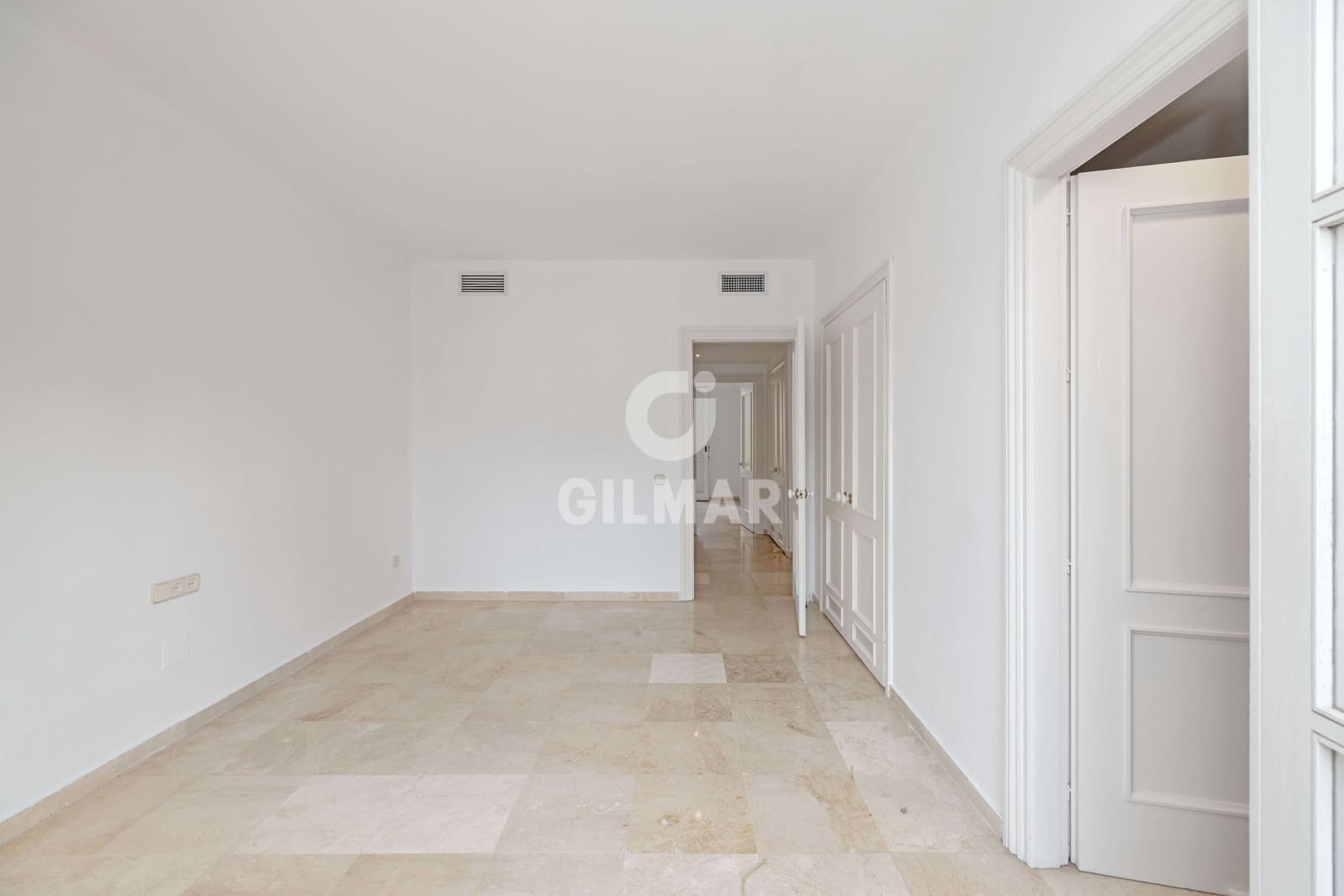 3 chambre Appartement à vendre à Elviria avec piscine garage - 900 000 € (Ref: 9575117)