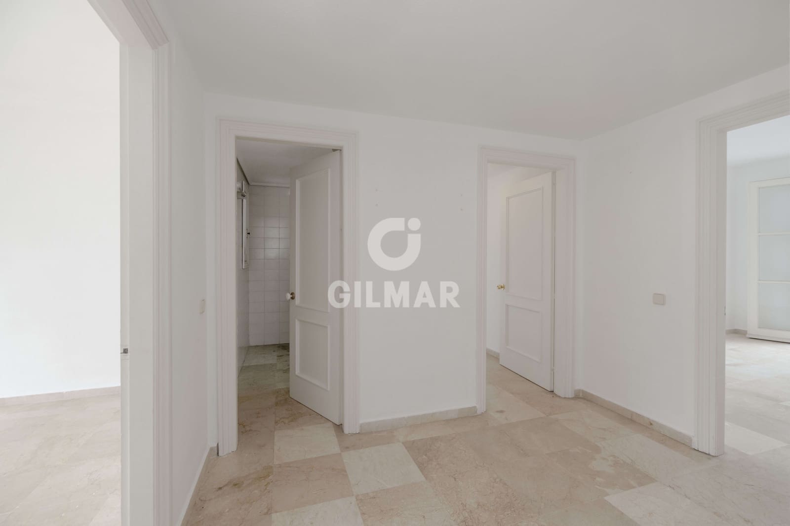 3 chambre Appartement à vendre à Elviria avec piscine garage - 900 000 € (Ref: 9575117)