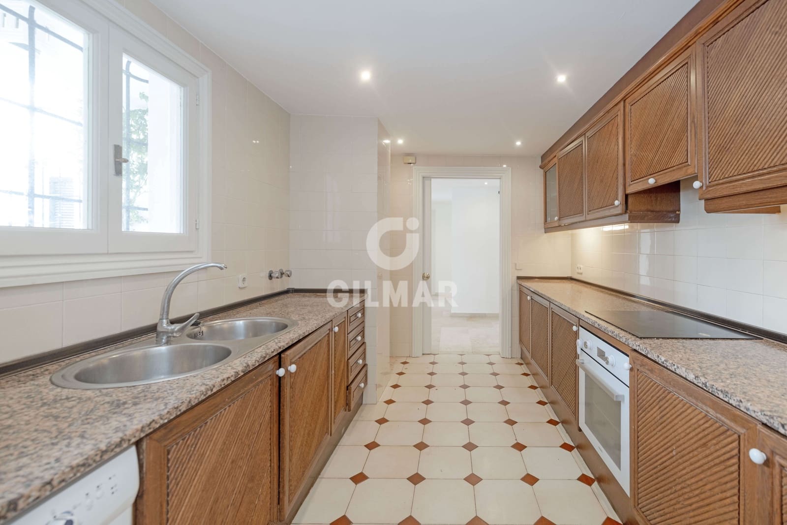 3 chambre Appartement à vendre à Elviria avec piscine garage - 900 000 € (Ref: 9575117)