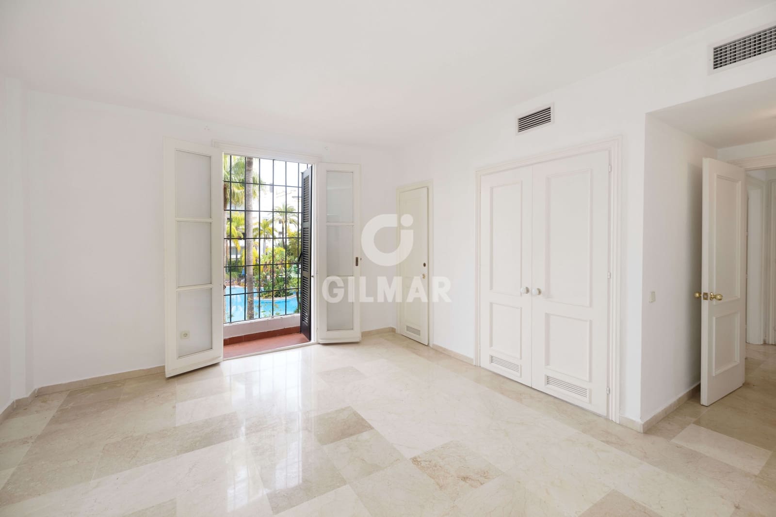 3 chambre Appartement à vendre à Elviria avec piscine garage - 900 000 € (Ref: 9575117)