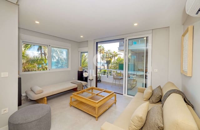 Piso de 2 habitaciones en Estepona en venta - 895.000 € (Ref: 9583185)