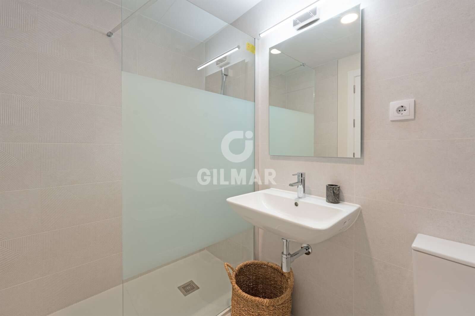 3 makuuhuone Kattohuoneisto myytävänä paikassa Estepona mukana uima-altaan 
autotalli - 975 000 € (Ref: 9583588)