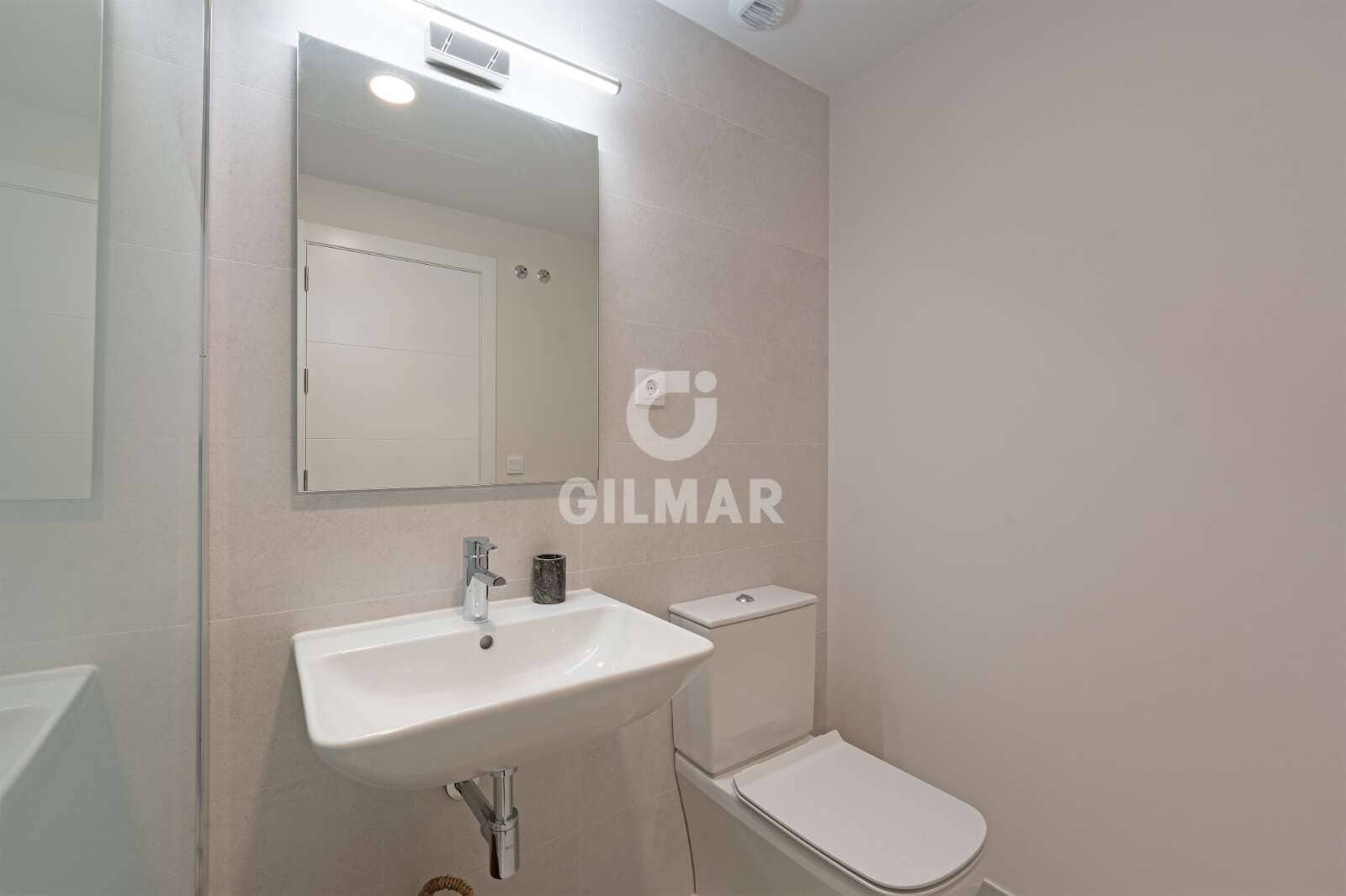 3 makuuhuone Kattohuoneisto myytävänä paikassa Estepona mukana uima-altaan 
autotalli - 975 000 € (Ref: 9583588)