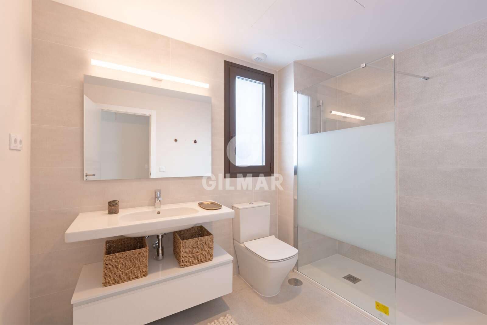 3 makuuhuone Kattohuoneisto myytävänä paikassa Estepona mukana uima-altaan 
autotalli - 975 000 € (Ref: 9583588)