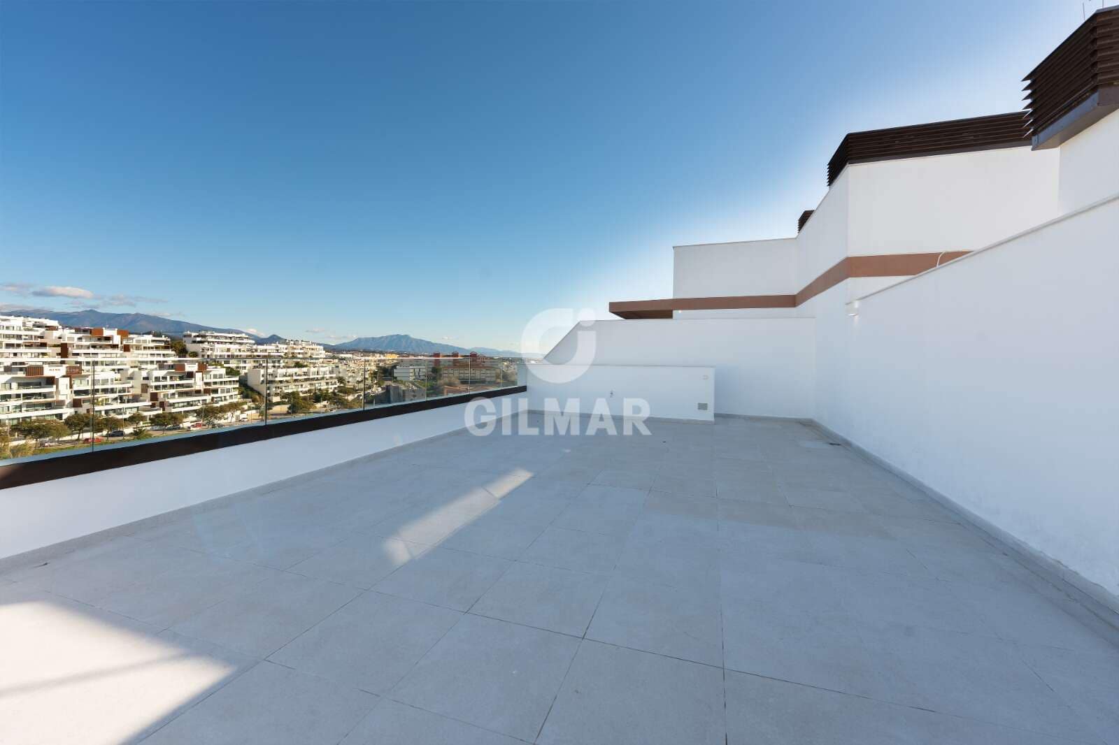 3 makuuhuone Kattohuoneisto myytävänä paikassa Estepona mukana uima-altaan 
autotalli - 975 000 € (Ref: 9583588)