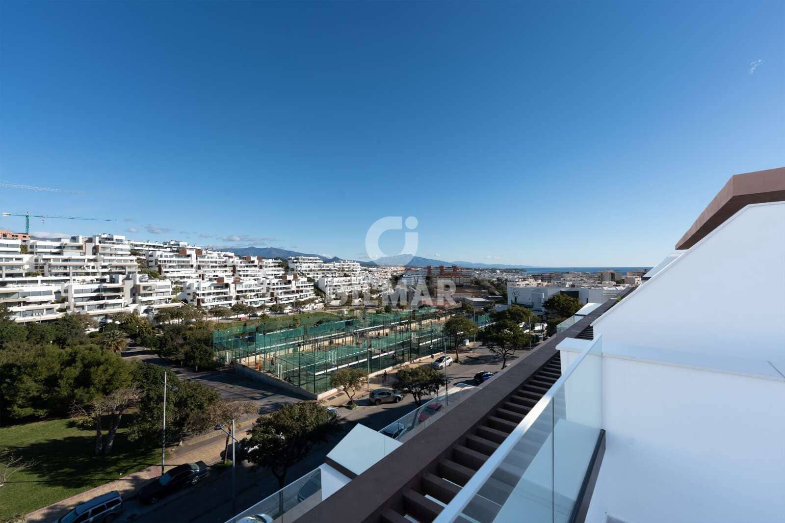 3 makuuhuone Kattohuoneisto myytävänä paikassa Estepona mukana uima-altaan 
autotalli - 975 000 € (Ref: 9583588)